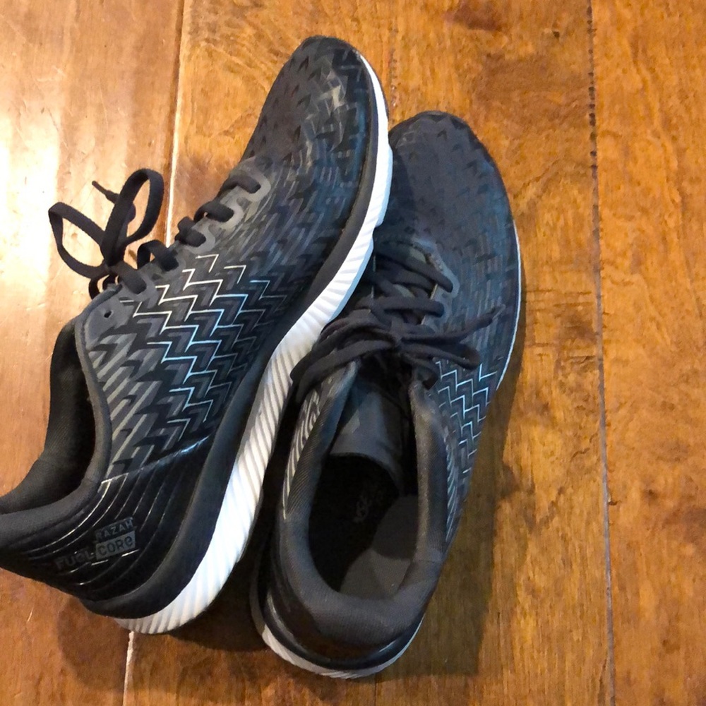 New Balance Tennis Shoes